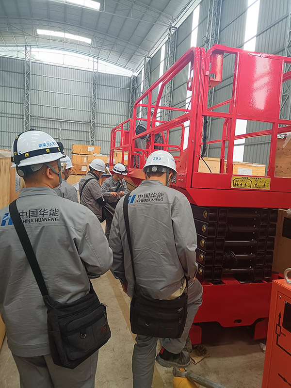 仓库维修用高空作业平台